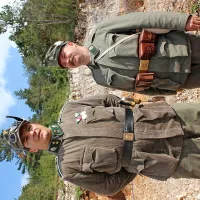 V parku je bilo mogoče srečati tudi vojake iz avstro-ogrske armade iz prve svetovne vojne. Člana Društva soška fronta iz Nove Gorice sta povedala, da jih nošenje uniforme spominja na dede in pradede, ki so se borili na soški fronti.
