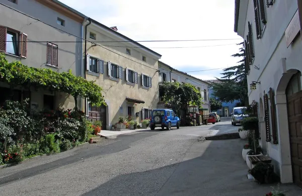 Občina bo s SGP Zidgrad iz Idrije prihodnji teden  podpisala pogodbo za celovito okoljsko  prenovo Vipavskega Križa