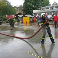 Vražji Petri, Petra Muha in Petra Jaksetič na startu v popolni gasilski opremi