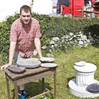 Mitja Gulič uspešno nadaljuje kamnarsko tradicijo svojih prednikov