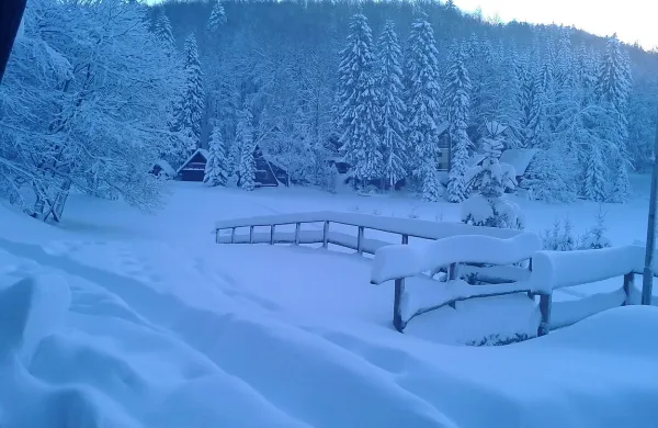 Vrhove najvišjih gora na Hrvaškem, v BiH, Črni gori in Srbiji je na prvi jesenski dan prekrila snežna odeja