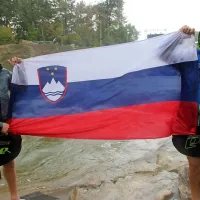 Svetovna prvaka s slovensko zastavo
