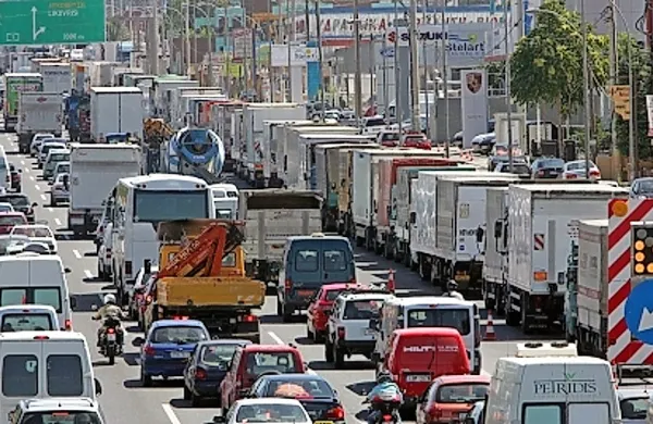 Tokratna stavka menda nima omembe vrednih posledic na promet in turizem, moten naj bi bil le javni promet v Atenah
