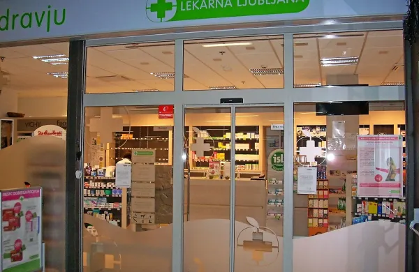 Najbrž bo minilo še nekaj časa, preden bo na policah postojnske poslovalnice Lekarne Ljubljane tudi   zdravila 