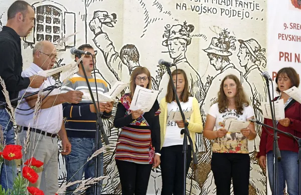 Družina Grošelj z Vojskega je prepevala na vseh prireditvah doslej