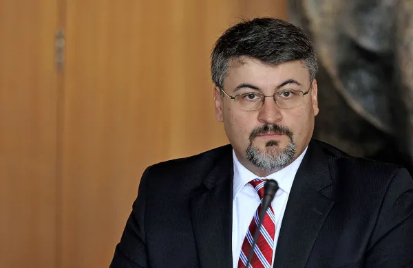 Član uprave NLB Nima Motazed je odstopil iz osebnih razlogov
