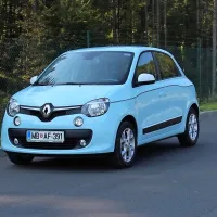Prikupni Renaultov malček z motorjem zadaj in pogonom na zadnji kolesni par