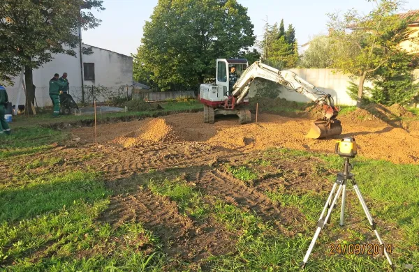 Na območju nekdanjega balinišča  bodo delavci Komunale Koper    uredili otroško igrišče in namestili klopi