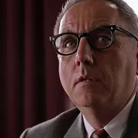 Bob Gunton kot upravnik v Kaznilnici odrešitve
