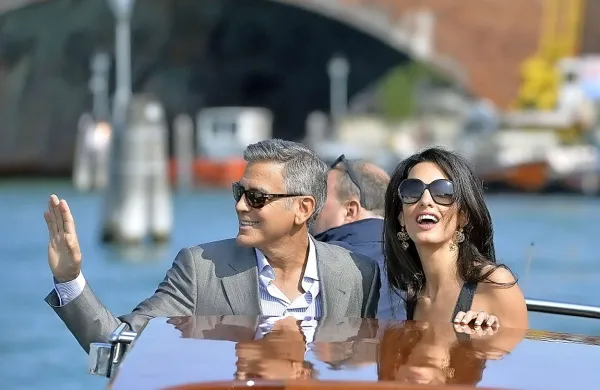 Ameriški filmski zvezdnik George Clooney bo svoji izbranki Amal Alamuddin usodni da dahnil 29. septembra v Benetkah