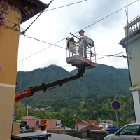 Ali bodo Tolminci “razsvetljeno” volili, bo znano čez štiri leta. So pa v teh  dneh osvetljeni z novo, varčnejšo, temnemu nebu  prijazno javno razsvetljavo, ki so jo v  okviru dveletnega projekta v celoti zamenjali prav v teh dneh.