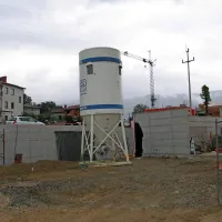 Potem ko  so v zadnjih mesecih že slovesno odprli nov vrtec na  Ribniku, center za tretje  življenjsko obdobje,  večnamenski objekt ob taborniškem domu na Kovku in  energetsko prenovili vrtec  ob Hublju, so tik pred koncem ali v gradnji še nekatere  