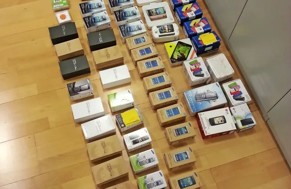 V avtu osumljenega so policisti našli 102 mobilna telefona v originalnih škatlicah in še nekaj drugega tatinskega plena