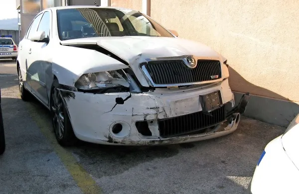  Policijska škoda po čelnem trku v predoru Kras (Carso) nad Trstom