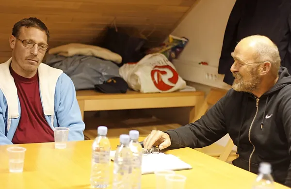 Dolgoletni predsednik KS Marko Vehar (levo) in Samo Kuščer (sedaj svetnik) sta ponosna na najmanjšo KS na Idrijskem