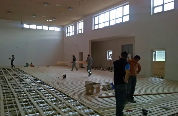 Če so do zdaj učenci telovadili v neprimernih prostorih dvorane zadružnega doma, bodo imeli poslej na voljo veliko in sodobno telovadnico 