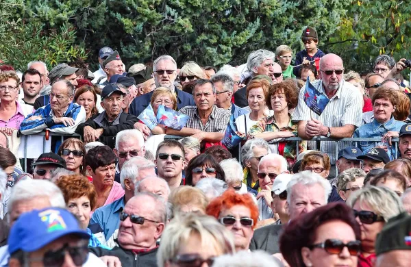 Na začetku letošnjega leta smo bili prebivalci Slovenije poimenovani s skoraj 52.300 različnimi imeni in nekaj več kot 109.000 priimki