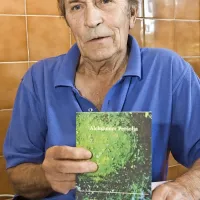 Aleksander Peršolja je ob 70. jubileju dobil za darilo novo pesniško zbirko Bilke v krogu
