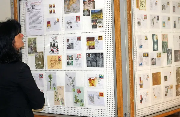 Filatelistična razstava 105 obeležij, ki jih je  društvo posvetilo Idriji in Cerknemu