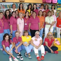 Zaposleni na pediatričnem oddelku imajo vsak dan veliko obveznosti, povezanih z zdravljenjem, in ne utegnejo vsakega obiskovalca posebej  prositi, naj  spoštuje urnik obiskov 