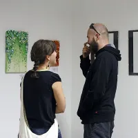 Galerija Križišče je krst s slikami Karin Mugerli prestala z odliko