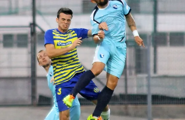 Luka Majcen (v skoku z žogo) je s tremi zadetki najboljši strelec Gorice v prvenstvu