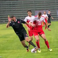  Derbi med nekdaj slovito tržaško Triestino (v črnih dresih)  in najboljšo slovensko ekipo iz mestnega zaledja se je končal z remijem