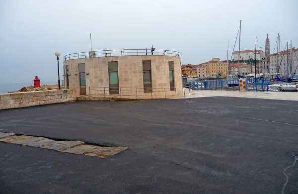 Od  tlaka je ostala le &scaron;e črta