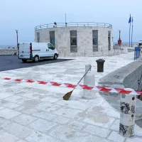 Večino belih kamnov na pomolu so ponovno vgradili, približno 30 odstotkov so jih morali nadomestiti z novimi