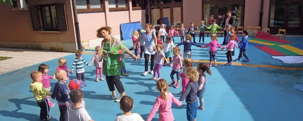 V enoti Slavnik so otroci pozdravili jesen tudi s pesmico Giro, giro tondo