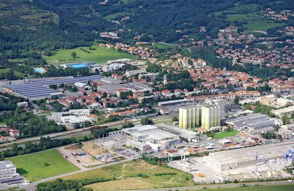 V Ajdovščini je še veliko nezazidanih  stavbnih zemljišč za proizvodne dejavnosti in praznih hal, a pot do njih ni tako enostavna in tudi ne prav poceni 