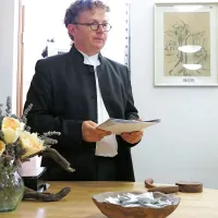 Dražbo je vešče vodil Rok Glavan 