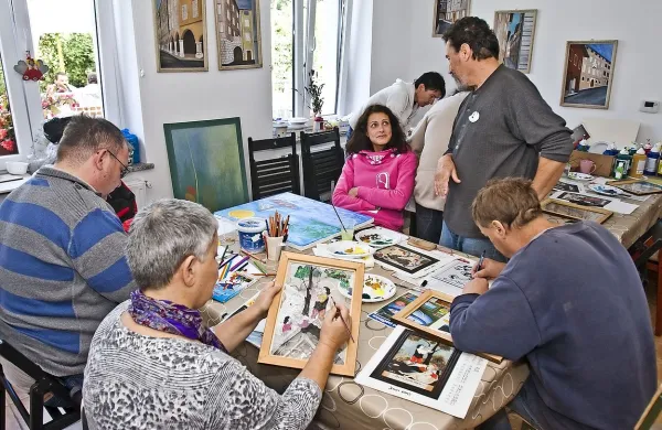 Udeležence so v svet slikanja vodili mentorji, ki pa so priznali, da niso samo učili, temveč se tudi sami veliko naučili
