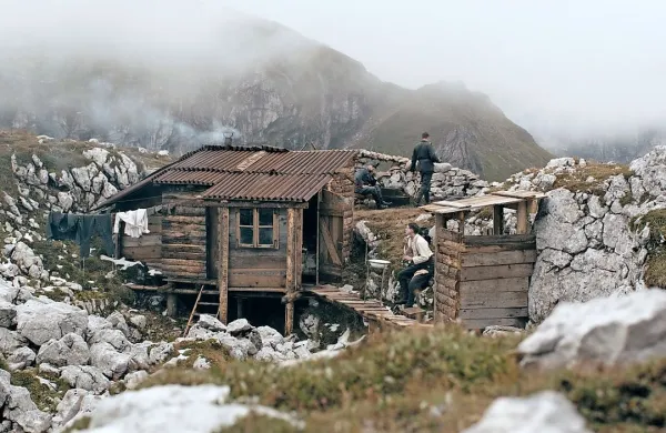 Film Gozdovi so še vedno zeleni je Marko Naberšnik posnel tudi na Mangrtu in ob trdnjavi Kluže