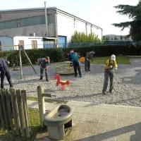 15-letnico Zelenega programa so uporabniki VDC proslavili na igrišču v Izoli, ki so ga najprej -  tako kot vsak dan -  počistili in uredili 