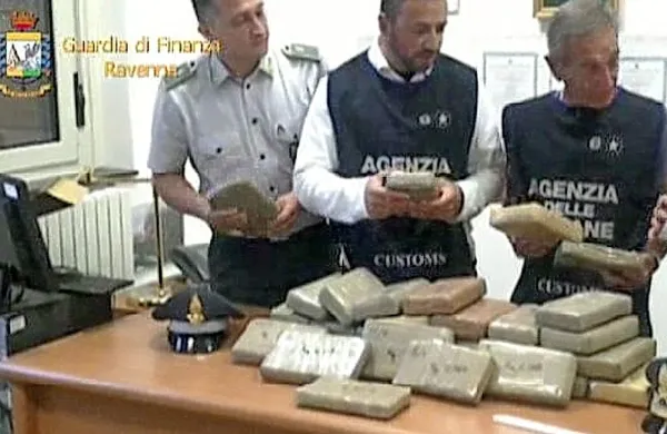 V zabojniku, ki je prišel iz Kopra, so našli 35 kilogramov kokaina