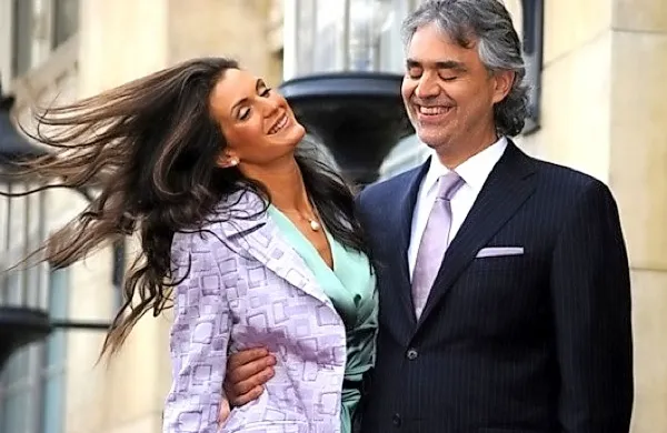 Andrea Bocelli s svojo drugo ženo Veronico Berti, s katero imata dveletno hčerko Virginio