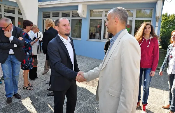 Gašpar Gašpar Mišič in Gregor Strmčnik sta se srečala že dopoldne na volišču, Mišič pa je zvečer Strmčniku čestital za zmago
