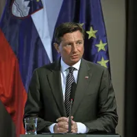  Predsednik republike Borut Pahor je v nagovoru na nocojšnji prireditvi ob deseti obletnici KPK poudaril pomen strokovnega in političnega soglasja o tem, kakšne naloge in pristojnosti naj KPK ohrani ali celo okrepi.
