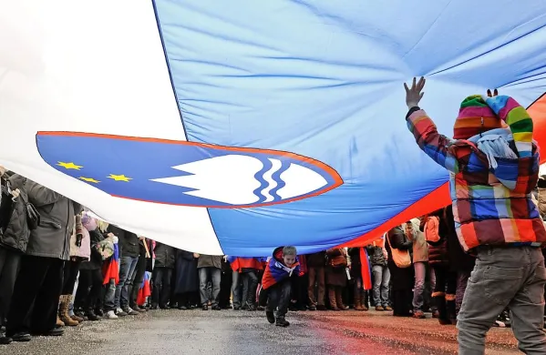 Slovenija je na lestvici ekonomske svobode instituta Fraser letos med 152 državami zasedla 105. mesto, ki si ga deli s Sierro Leone. Ostala je najslabše ocenjena država iz EU. 