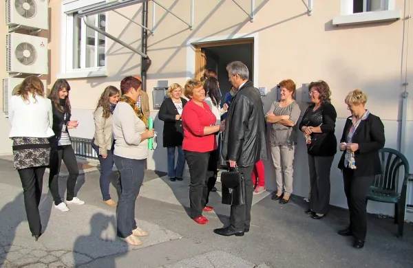 Robert Smrdelj, ki je med primorskimi župani zmagal z najvišjim odstotkom glasovnic (74,41 %), je že dan po volitvah lahko nadaljeval  delo v pivški občinski stavbi