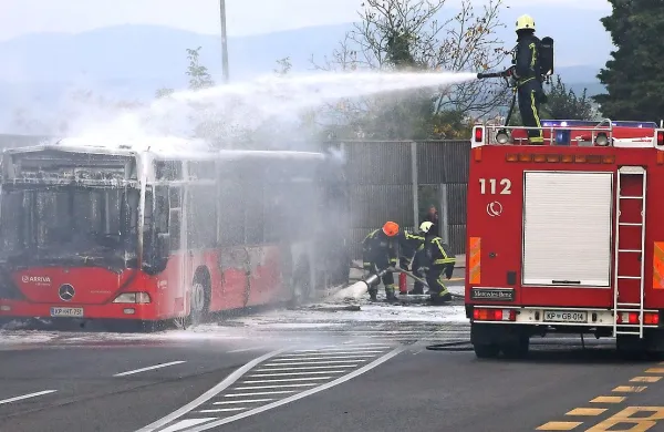 V Semedeli zagorel avtobus