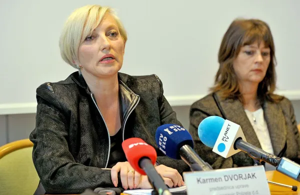 Za nakup Tovarne nogavic Polzela se zanima tuji strateški partner, ki je podal tudi pismo o nameri, banke pa njegovo ponudbo proučujejo, je danes v Ljubljani povedalo vodstvo Polzele