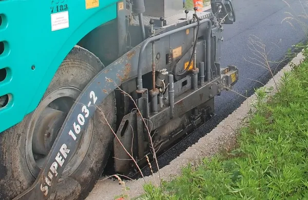 Popolna zapora dela ceste proti Pučam