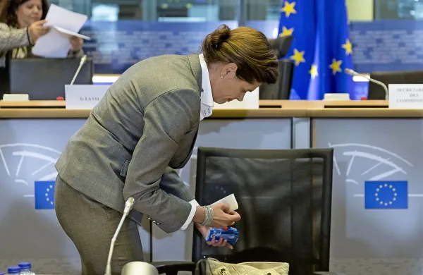 Evropski poslanci, ki so v odborih Evropskega parlamenta zavrnili Alenko Bratušek, ponavljajo, da mora biti s tem njenih sanj o  delu v Evropski komisiji konec 