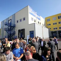  Nova, 7200 kvadratnih metrov velika tovarna, vredna 6,4 milijona evrov, stoji v Pivkinem kompleksu, kar bo omogočilo izkoriščanje prednosti skupne logistike, energetike, čistilne naprave in posledično znižanje stroškov