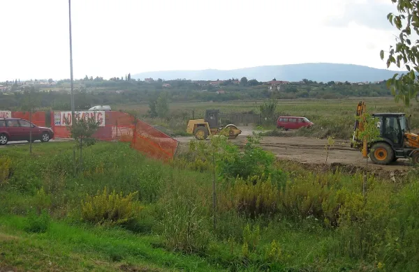 Delavci Adriainga so zaradi gradnje novih objektov včeraj zaprli dostop do Naravnega rezervata Škocjanski zatok, s čimer pa so se nekateri redni obiskovalci in rekreativci težko sprijaznili