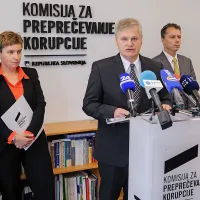 Alma Sedlar, Boris Štefanec in Igor Lamberger na nedavni slovesnosti ob deseti obletnici delovanja KPK 