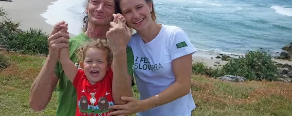 V Avstraliji čutijo Slovenijo. David in Liza Labuschagne s hčerko Dali.