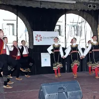 Paša za oči in ušesa:  folklorni plesi in etno pesmi različnih kultur